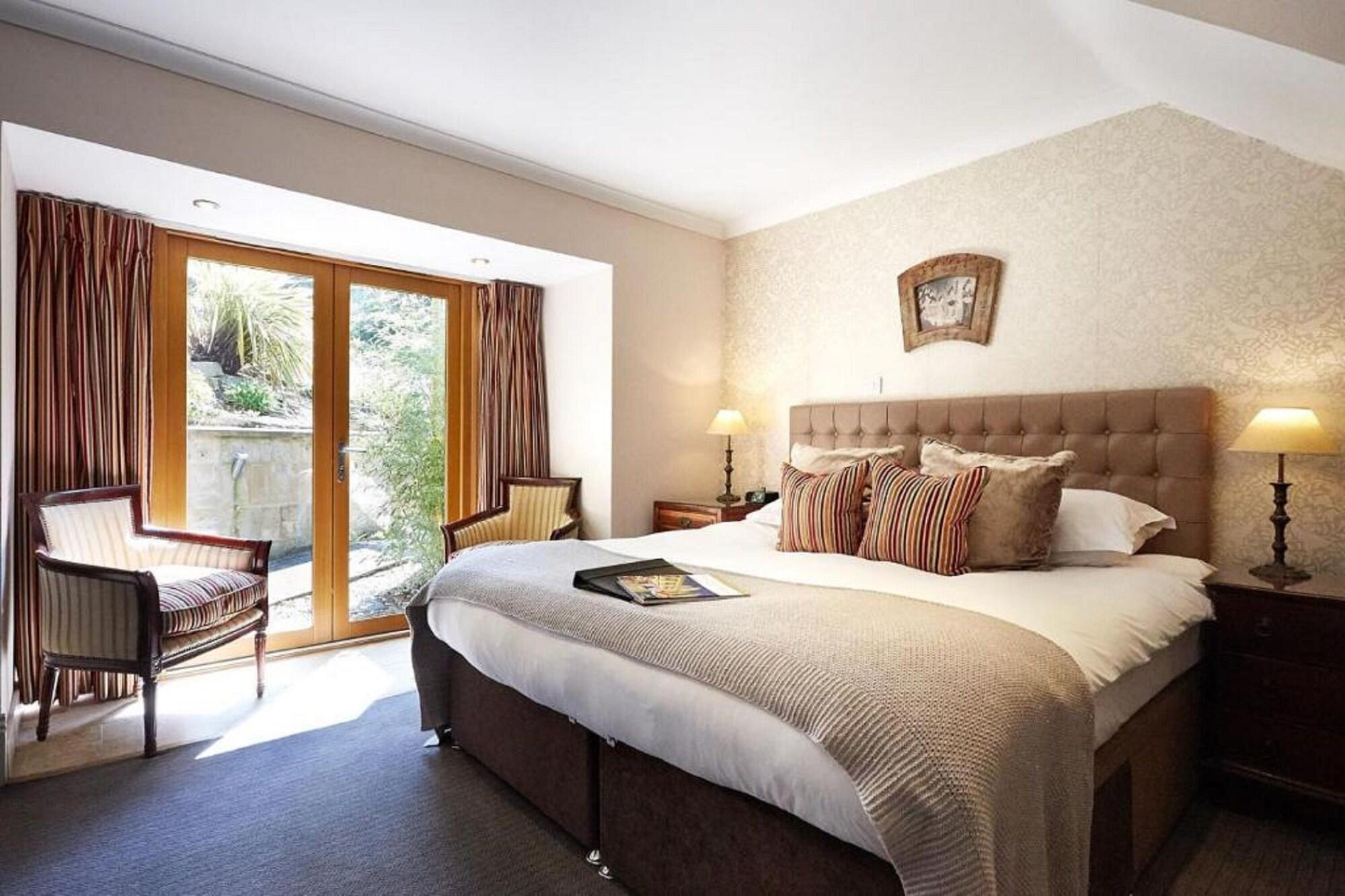 Dorian House Boutique B&B - Free Parking! Bath Exterior foto A bedroom at The Old parsonage