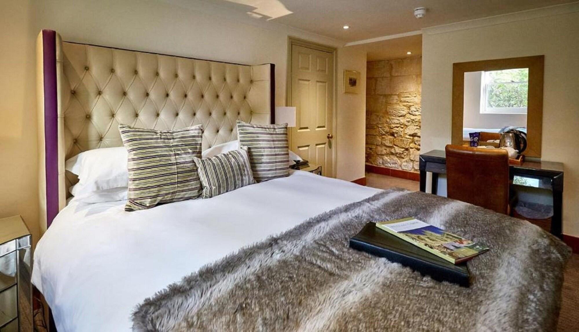 Dorian House Boutique B&B - Free Parking! Bath Exterior foto A bedroom at The Old Inn