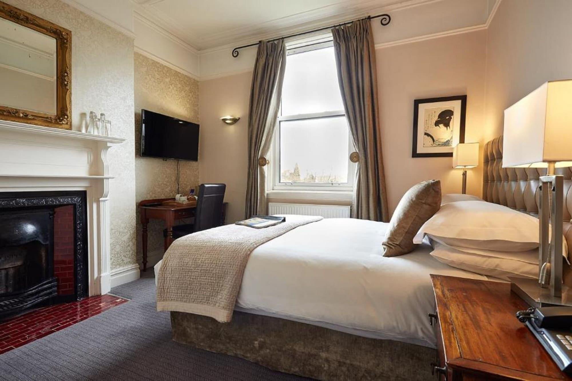 Dorian House Boutique B&B - Free Parking! Bath Exterior foto A bedroom at the hotel