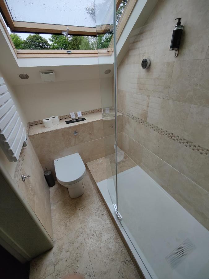 Dorian House Boutique B&B - Free Parking! Bath Exterior foto Bathroom with shower enclosure
