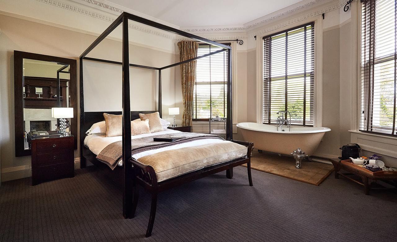 Dorian House Boutique B&B - Free Parking! Bath Exterior foto A suite at the hotel