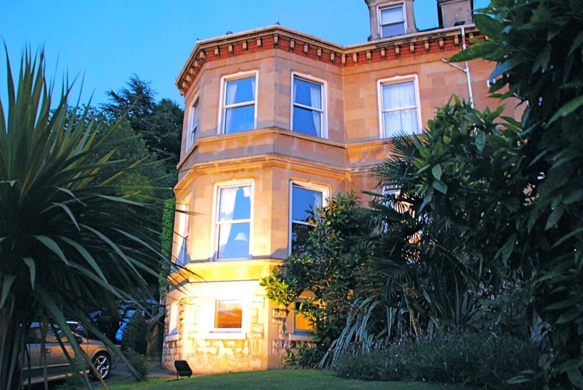 Dorian House Boutique B&B - Free Parking! Bath Exterior foto The former home of the 10th Duke of Grafton at 100 Park Street, Edinburgh